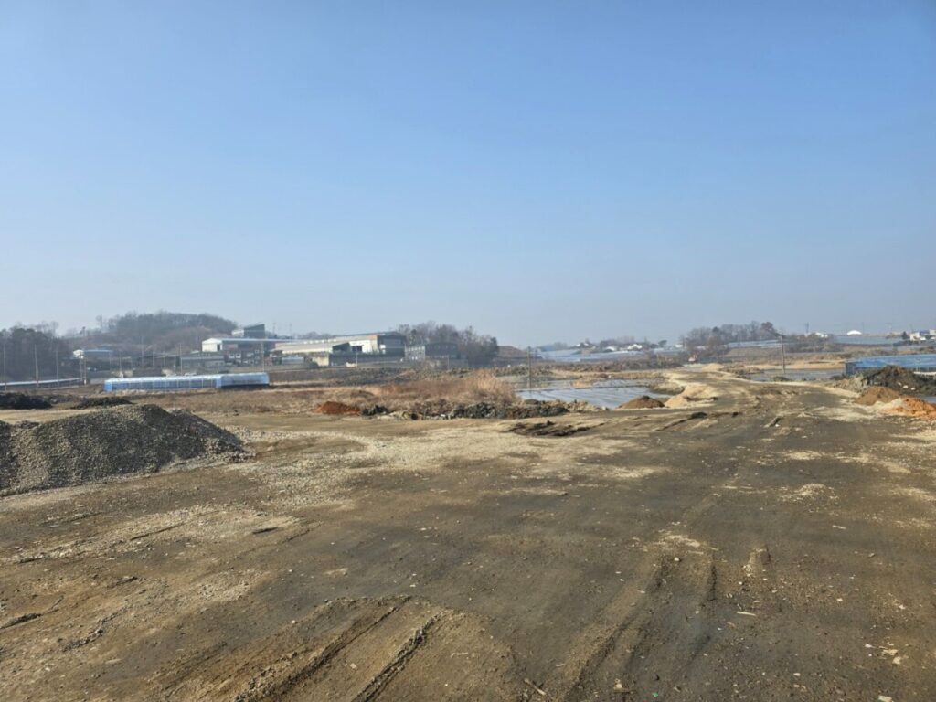 송산면 지화리에서 농지전용을 위해 복토 공사를 하고 있는 사진